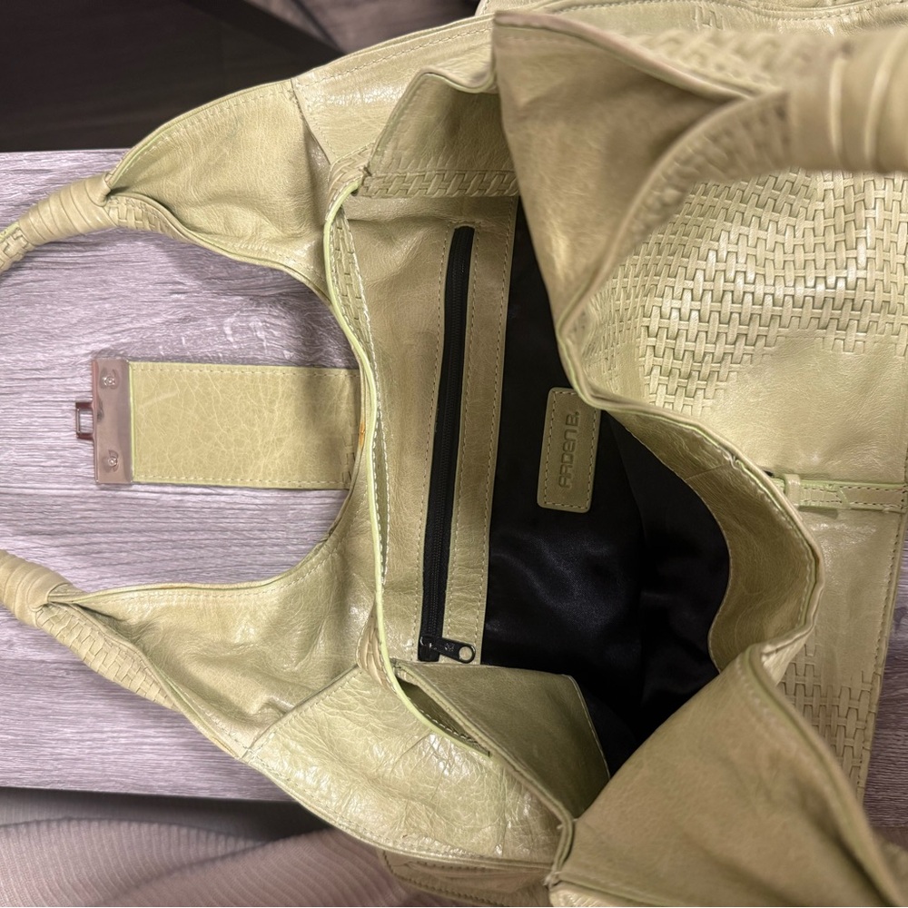 Elegant Green Leather Tote Bag